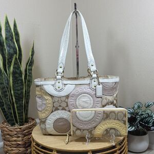 Coach Signature Snap Head Wallet & Matching Bag Set